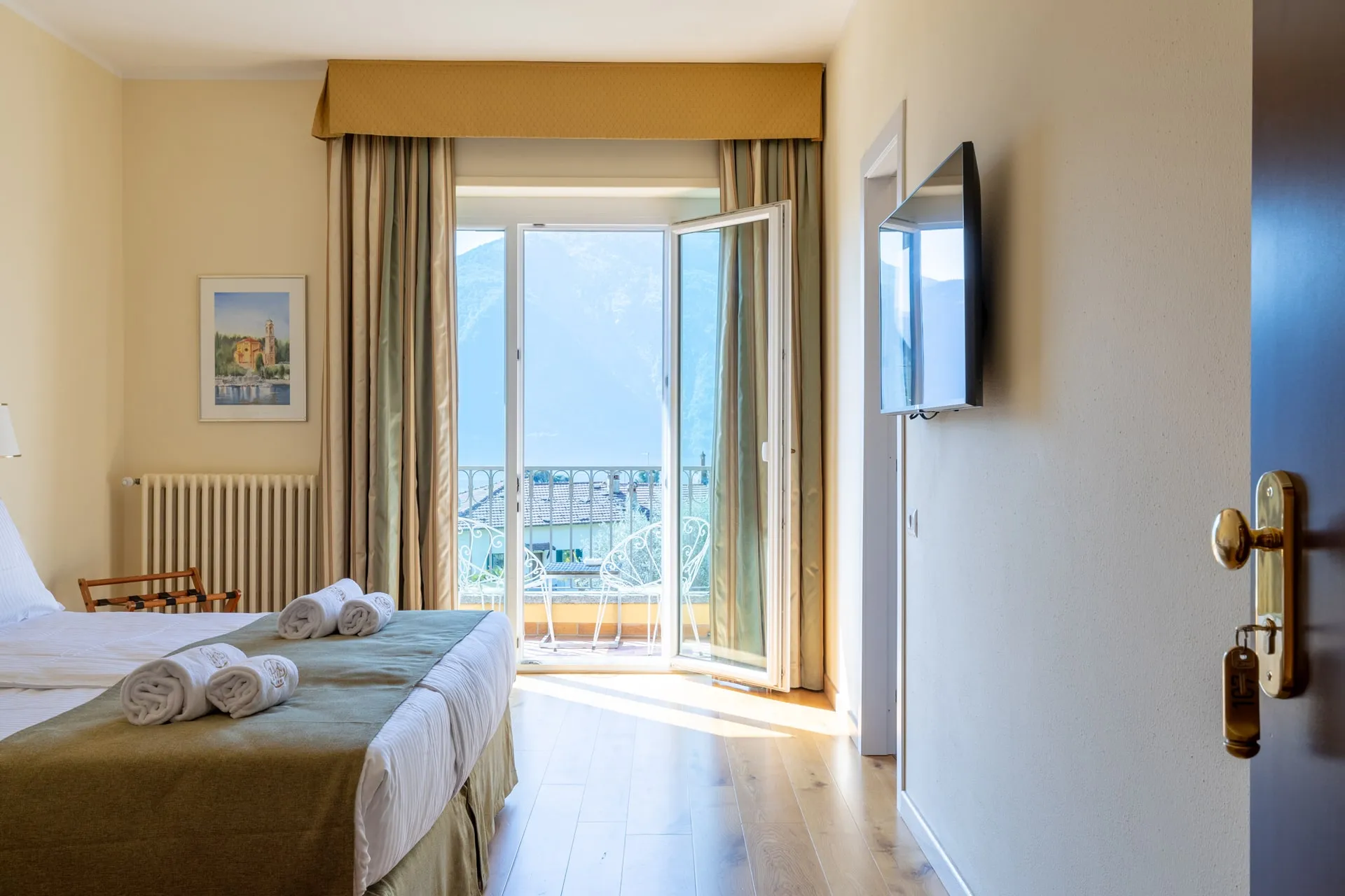 Double Lake View Room with Balcony image #1