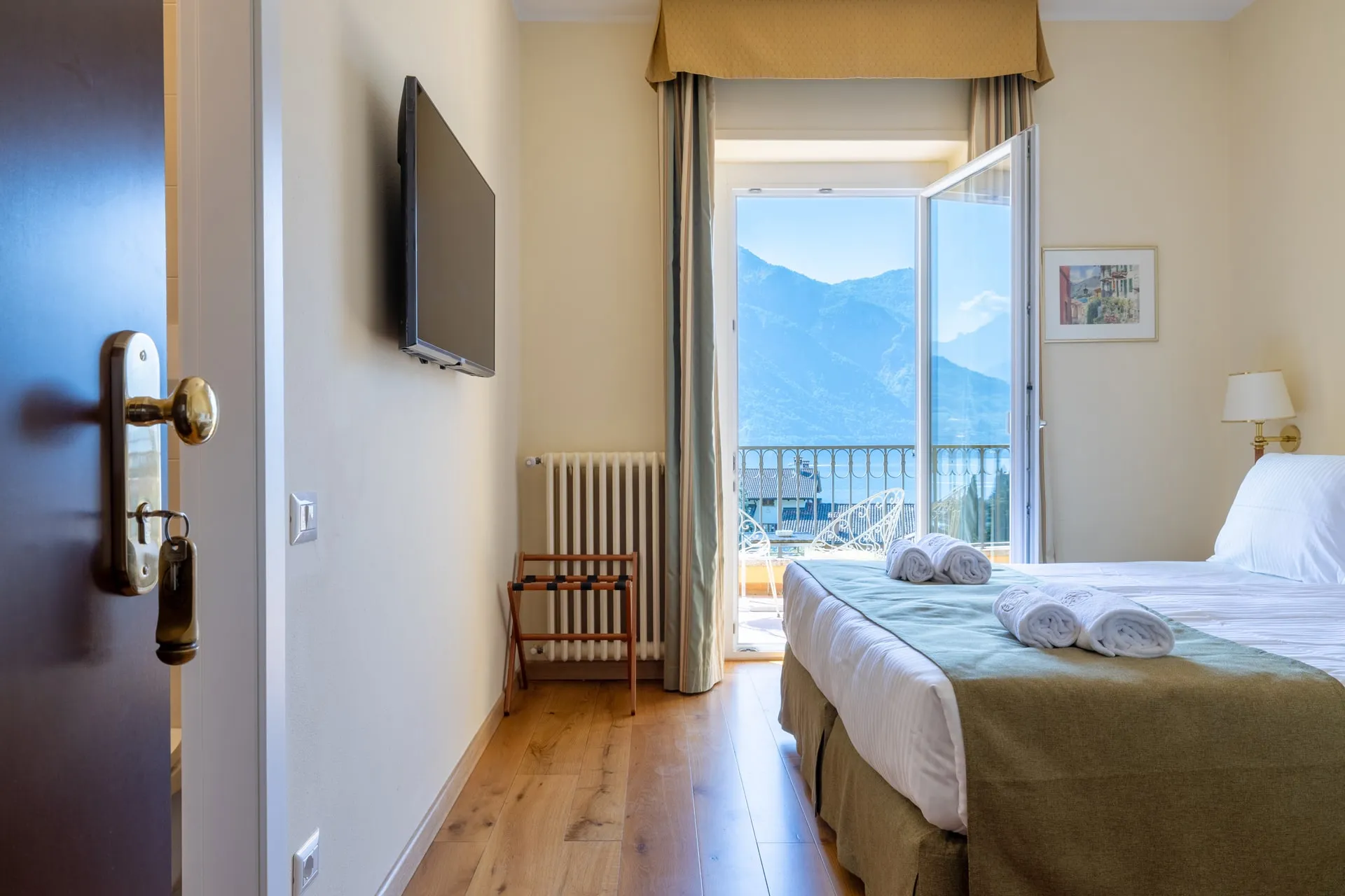Double Lake View Room with Balcony image #6